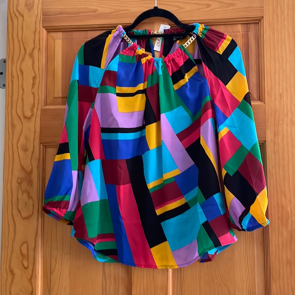 NWT PEEKABOO TOP